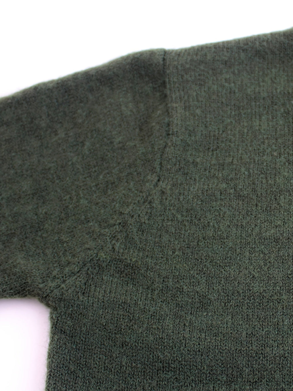 Women's ribbed sweater with striped cuffs - Modern and comfortable