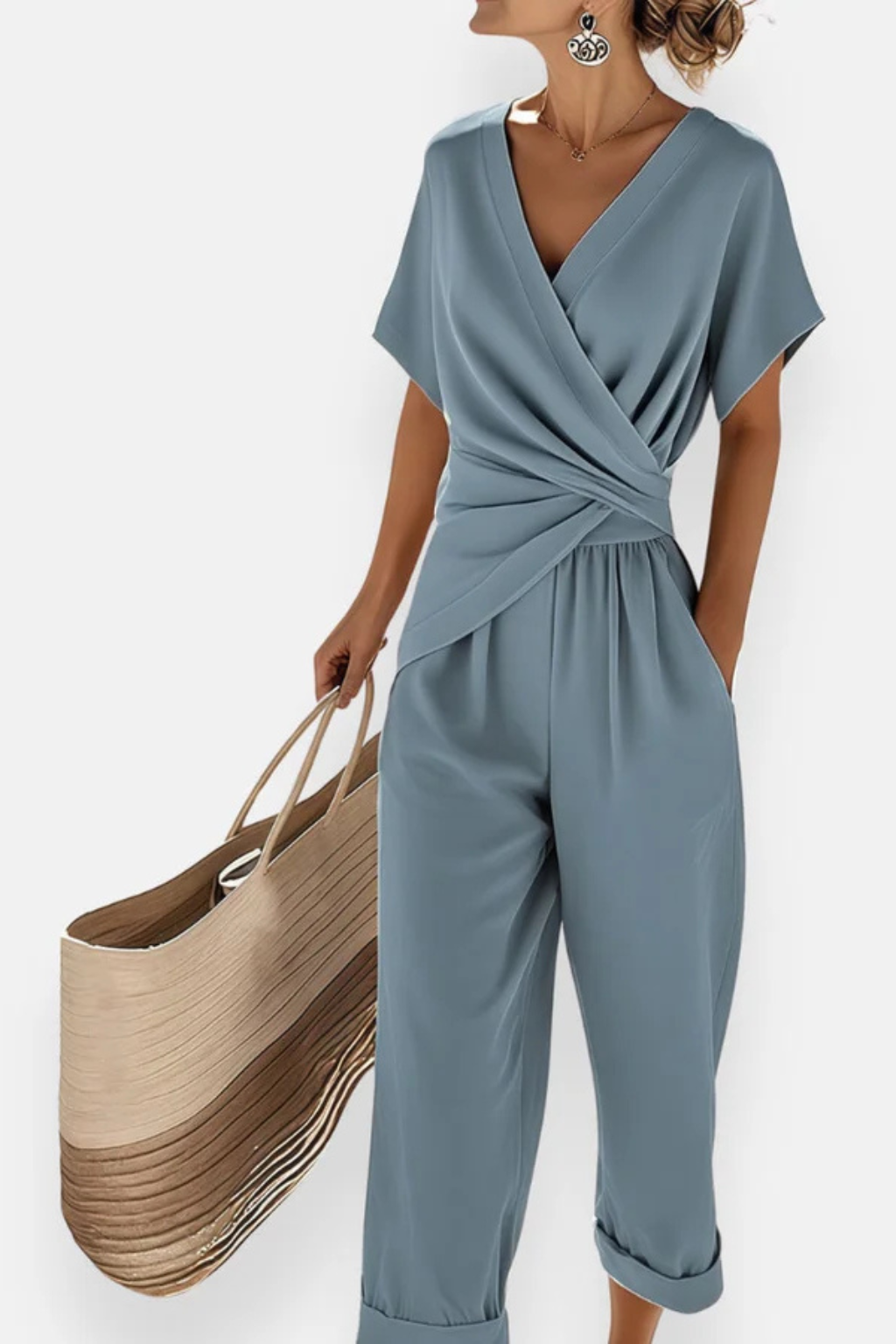 Tuta corta da donna con scollo a portafoglio - maniche corte e tasche, stile casual estivo