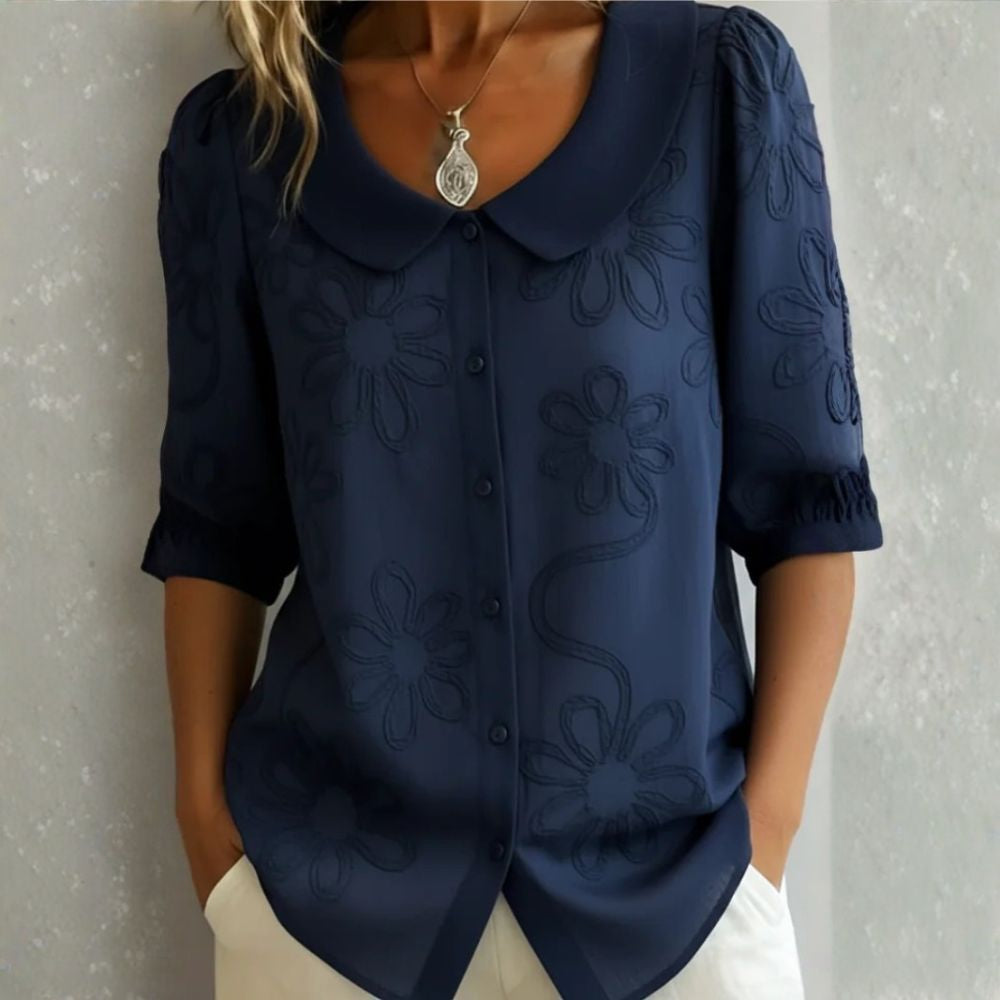 Camicetta elegante da donna con colletto arrotondato e dettagli floreali - Delicata e raffinata