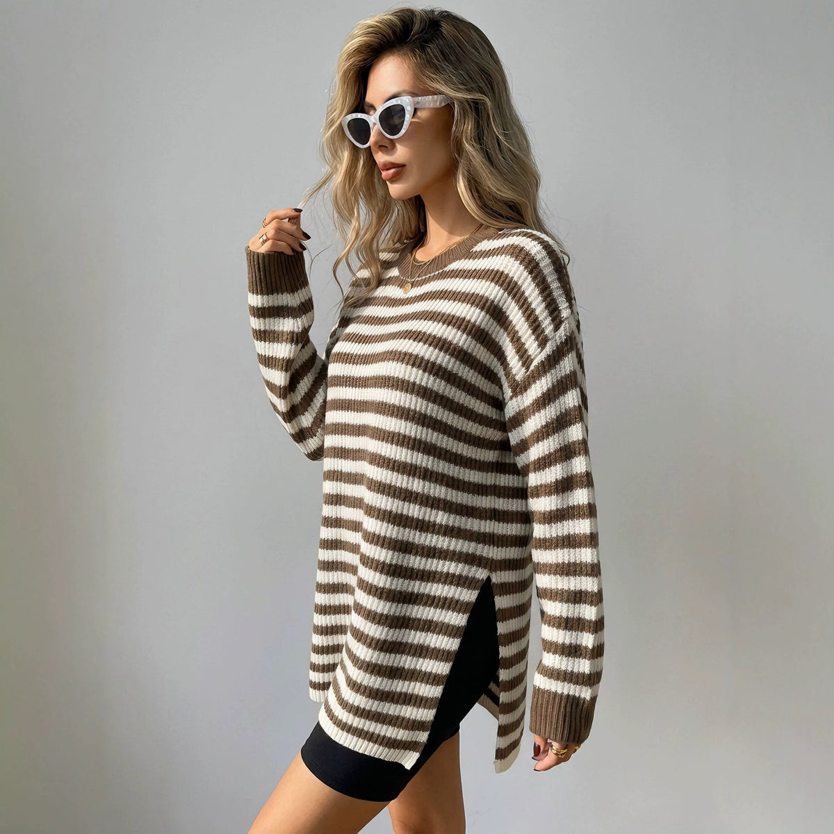 Striped women's sweater with dropped sleeves - Soft and casual