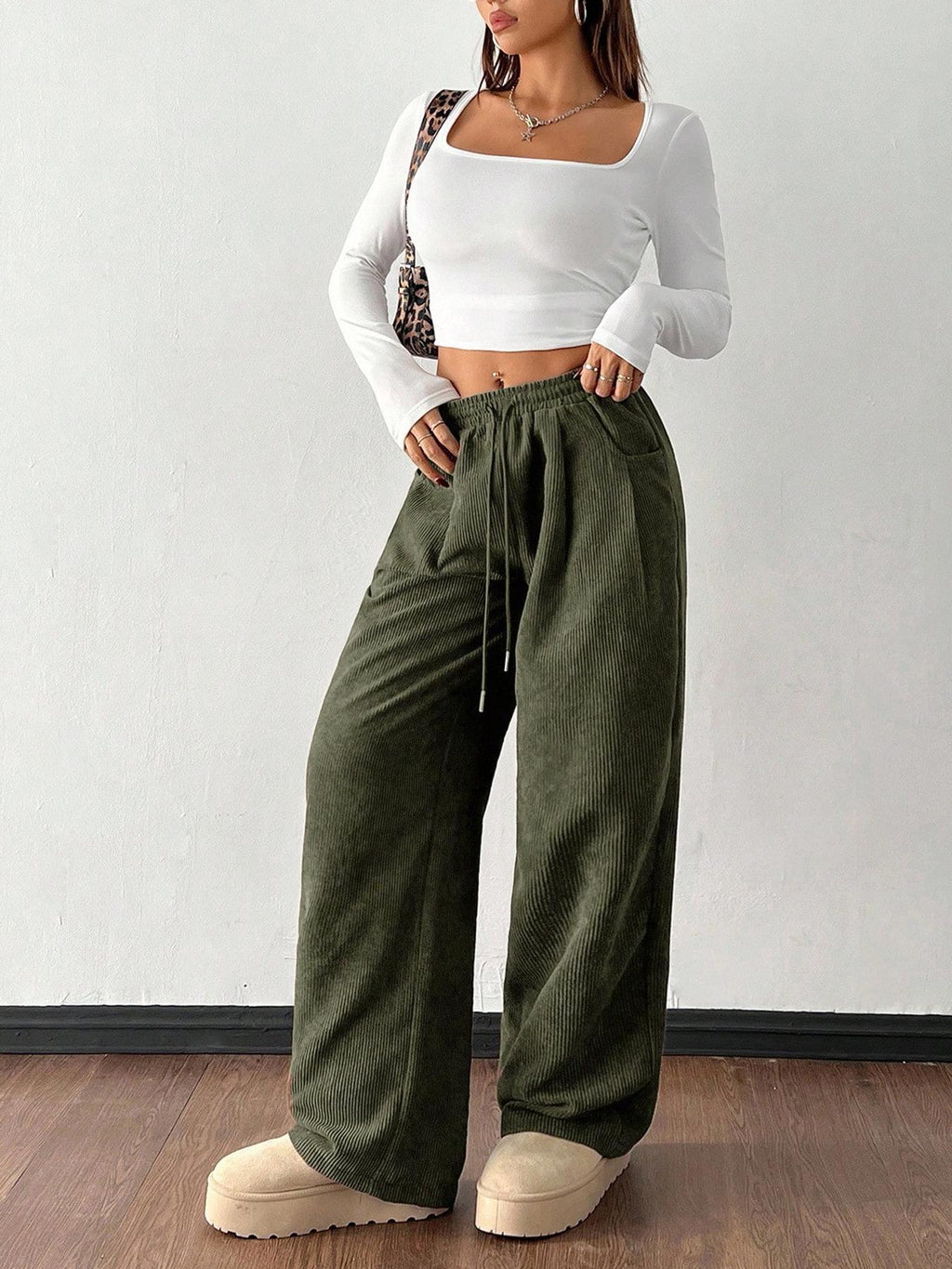 Pantalon femme en velours côtelé - Doux et tendance
