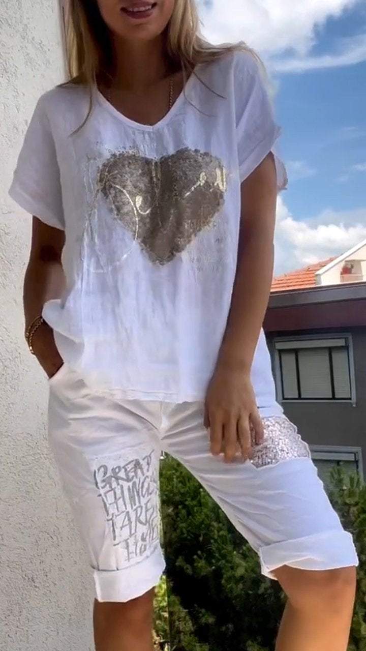 Completo casual due pezzi con scollo a V e dettagli in oro goffrato