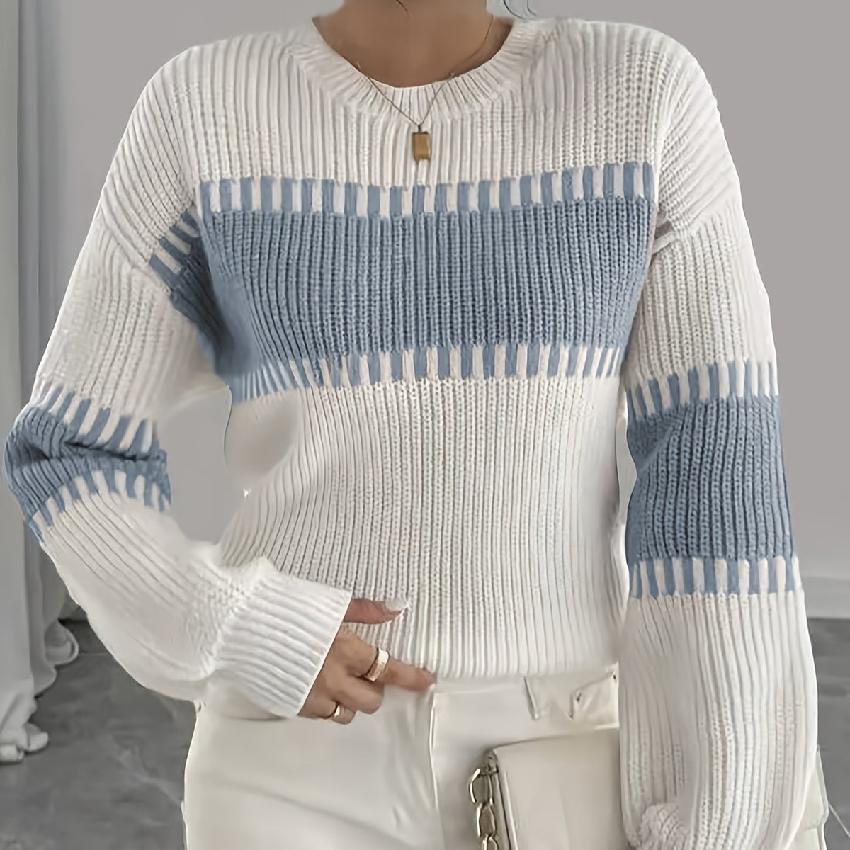 Stribet damesweater i colorblock – Moderne og blød