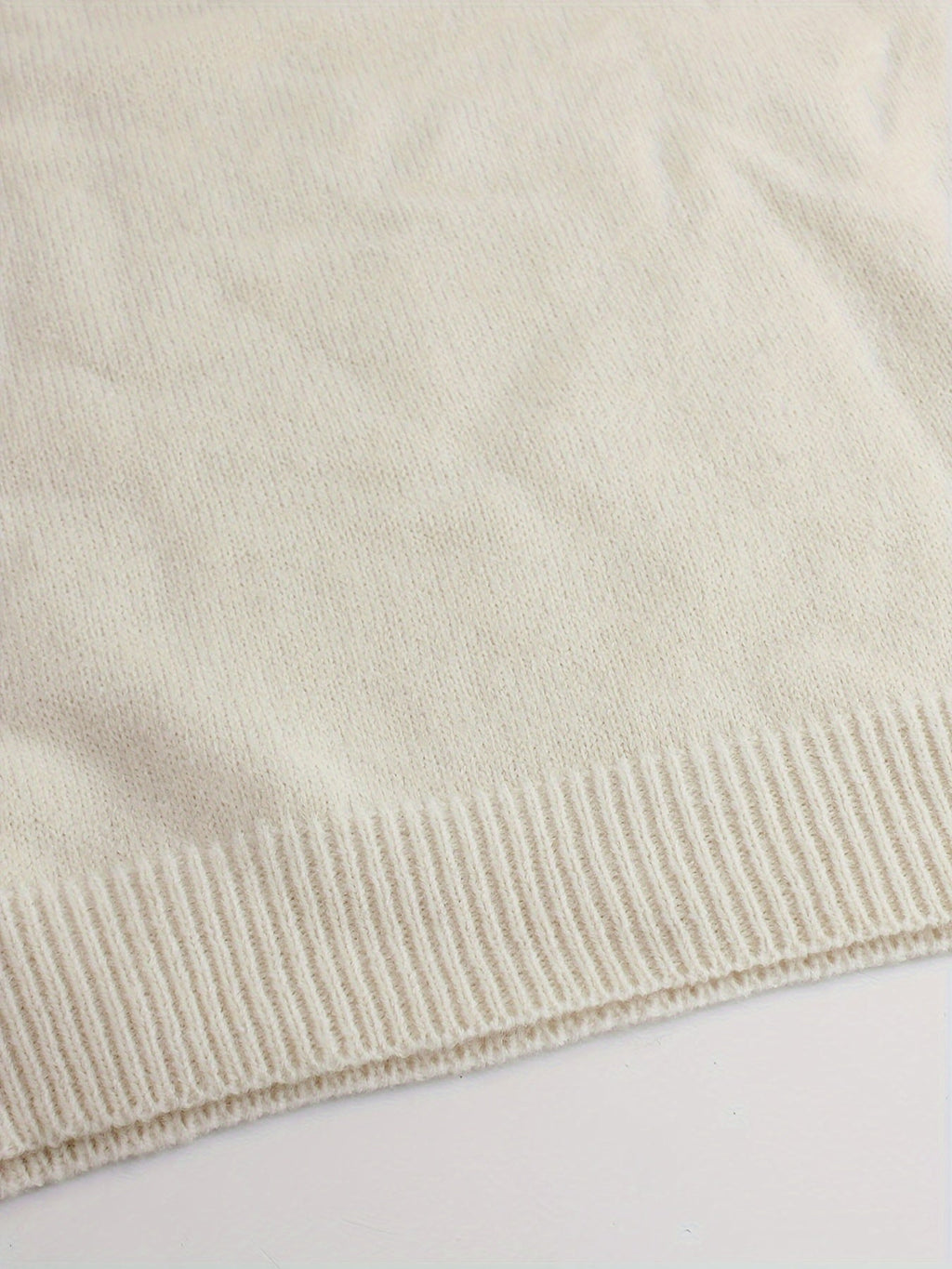 Women's ribbed sweater with striped cuffs - Modern and comfortable