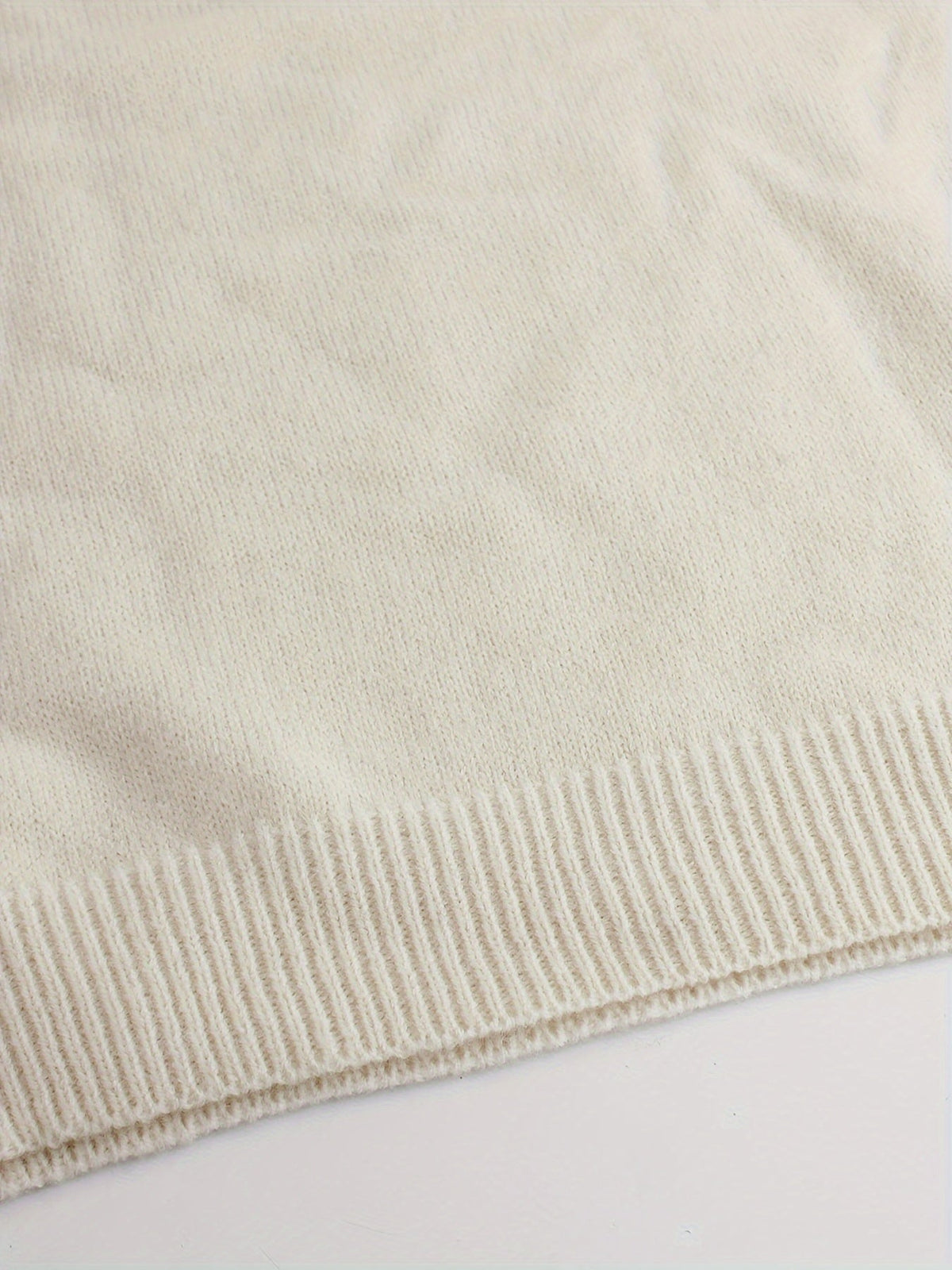 Women's ribbed sweater with striped cuffs - Modern and comfortable