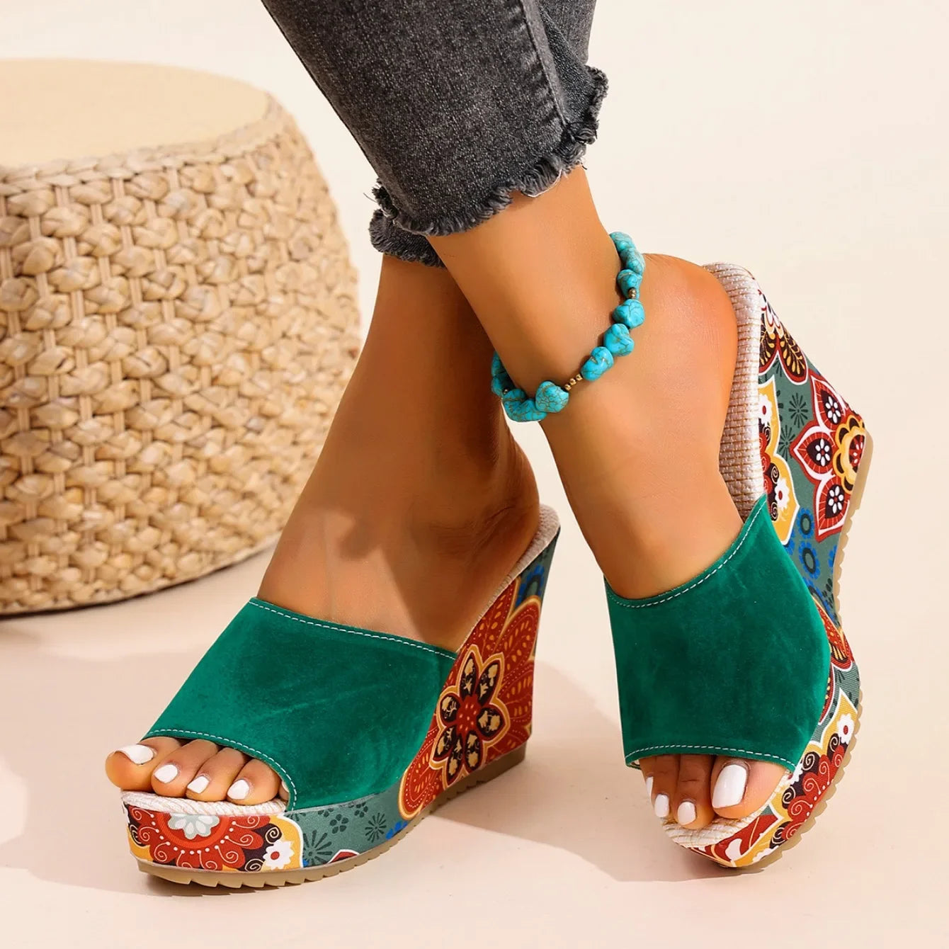 Sandali con zeppa in velluto da donna – Uno stile estivo elegante e comodo per le feste