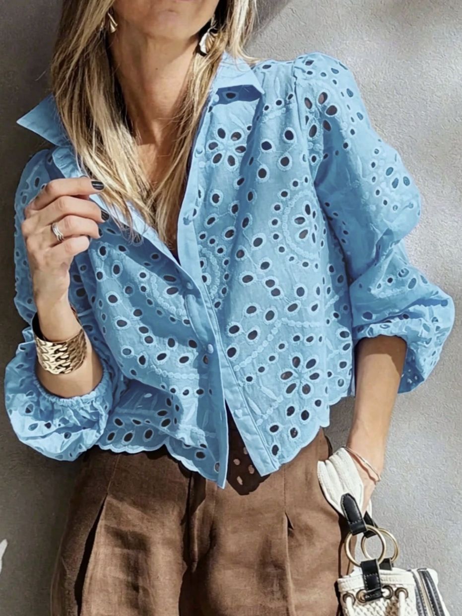 Camicetta corta da donna ricamata e traforata - Leggera ed elegante