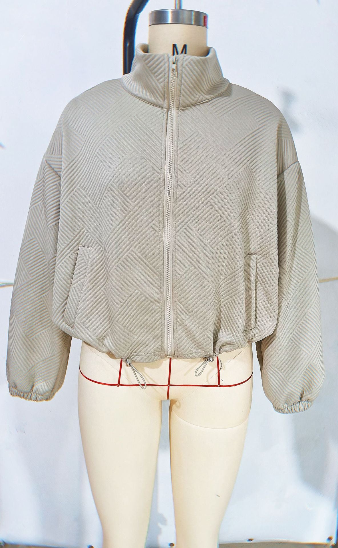 Giacca da donna con collo alto e cerniera – Modello casual autunno-inverno dalla vestibilità ampia con orlo regolabile tramite coulisse