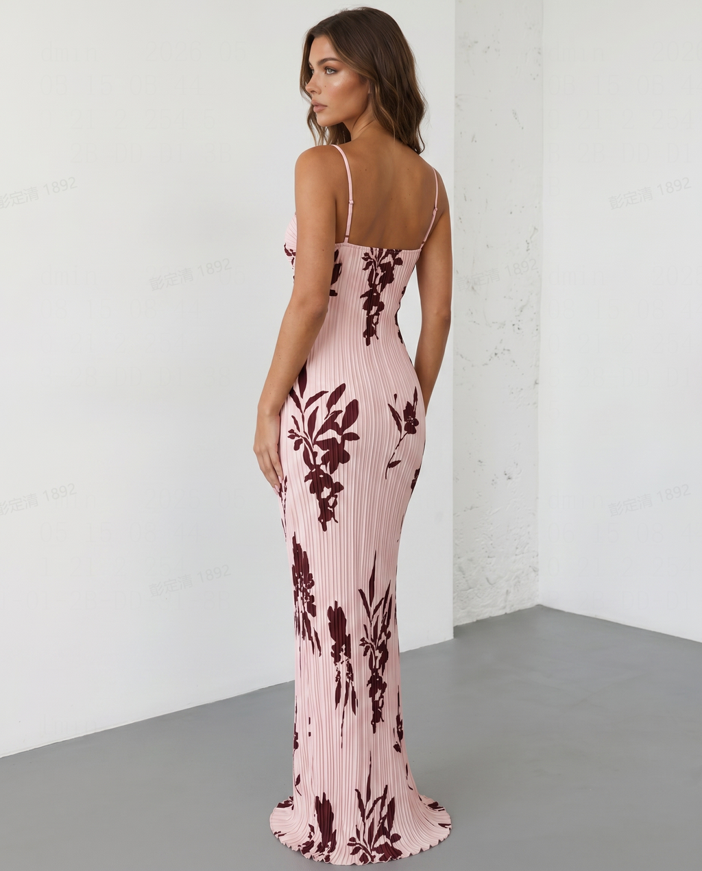 Abito maxi floreale da donna con busto twist - Fluido e raffinato