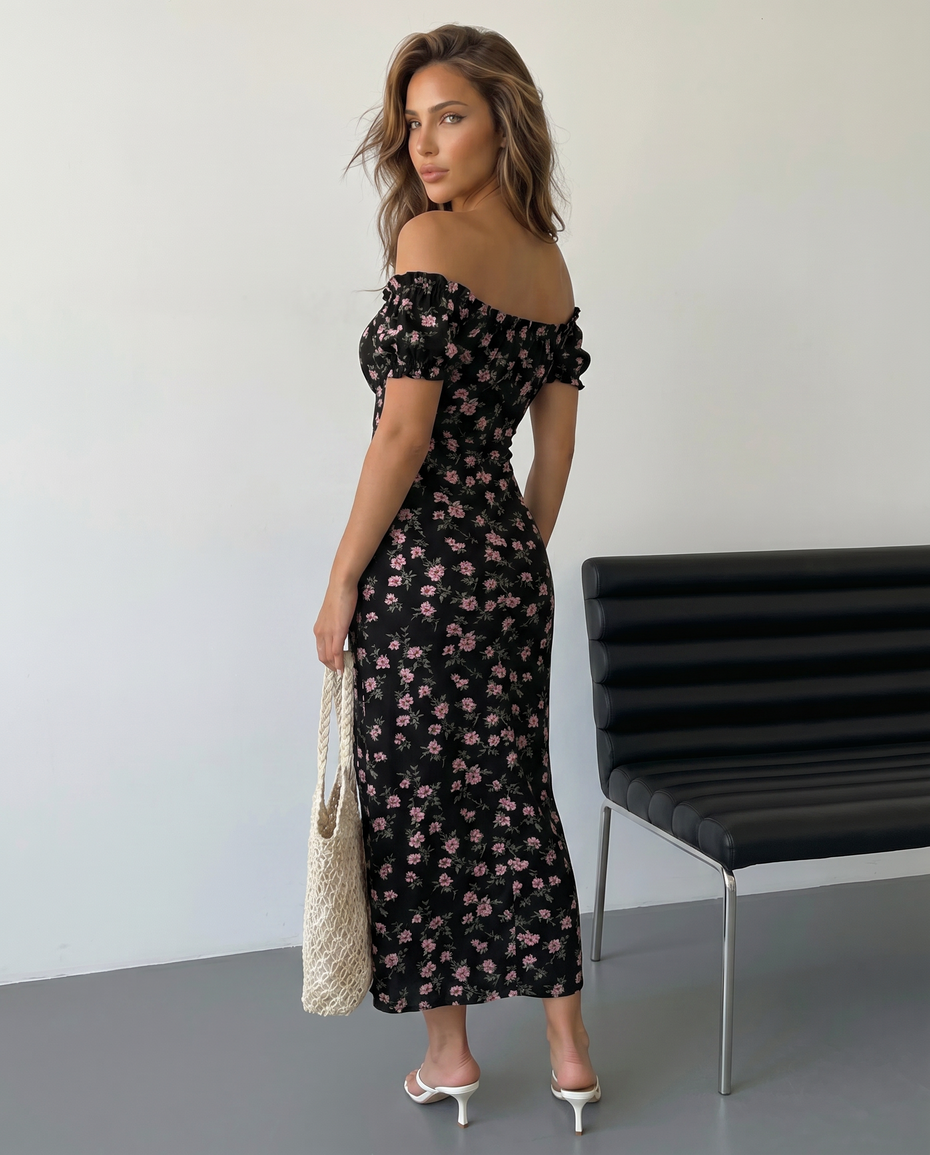 Abito maxi floreale da donna con spalle scoperte - Romantico ed elegante