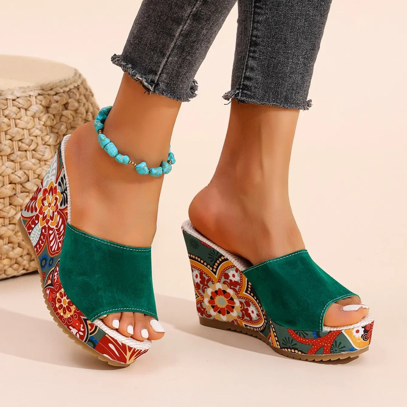 Sandali con zeppa in velluto da donna – Uno stile estivo elegante e comodo per le feste