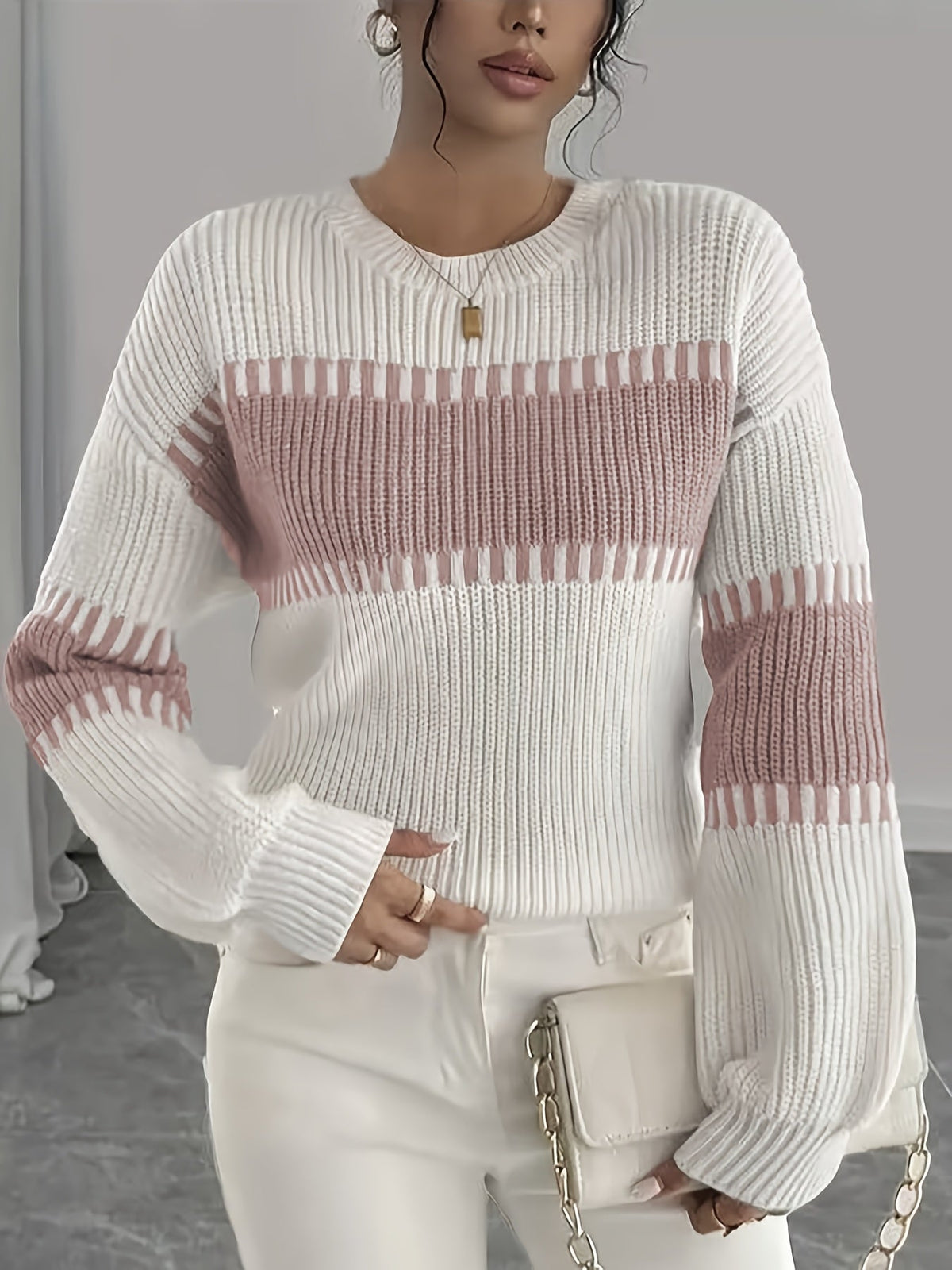 Stribet damesweater i colorblock – Moderne og blød