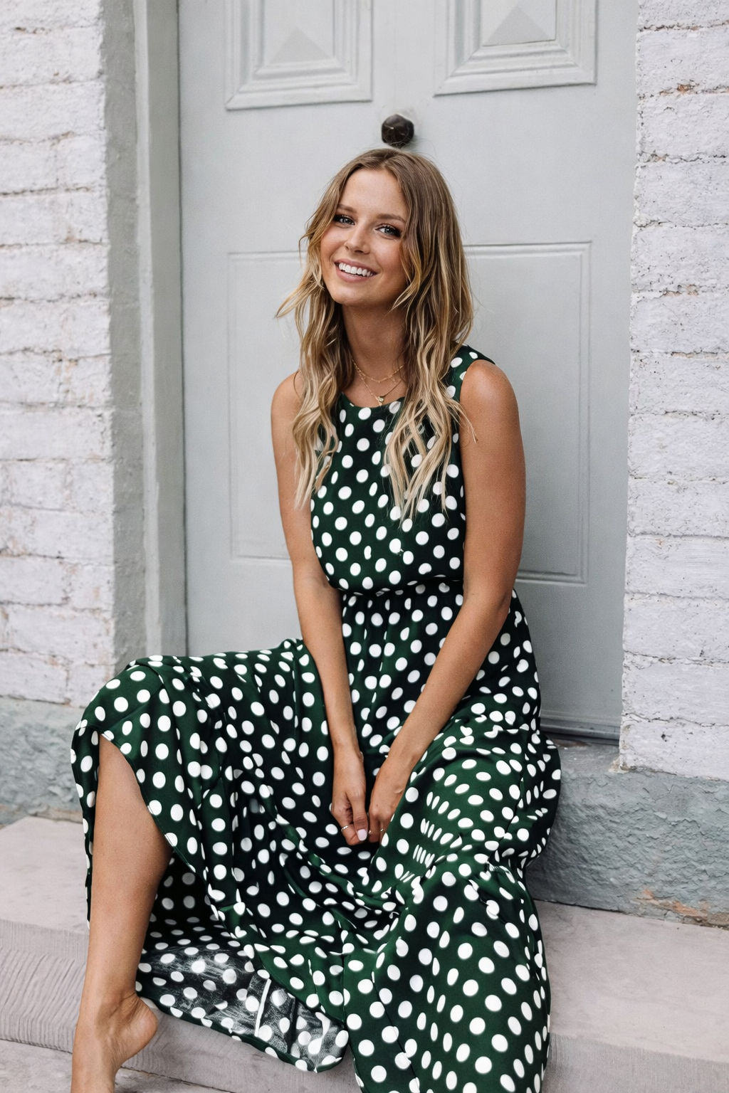 Abito da donna a pois – Taglio femminile e stile rétro chic