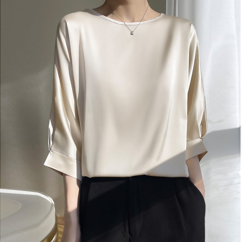 Blusa Donna in Seta Ghiacciata Satinata con Scollo Tondo – Leggera ed Elegante