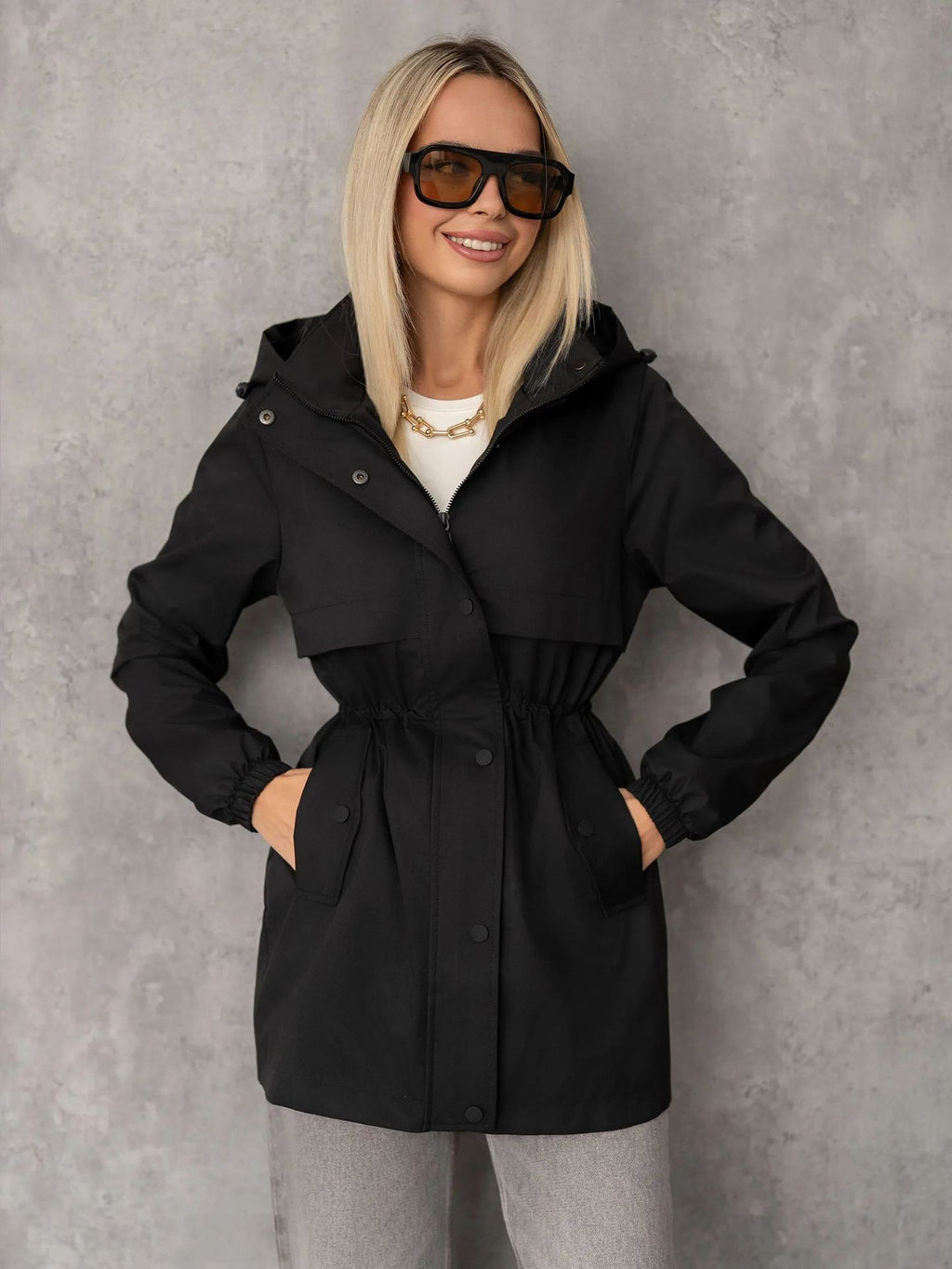 Chaqueta deportiva de mujer con capucha: informal, cómoda y versátil