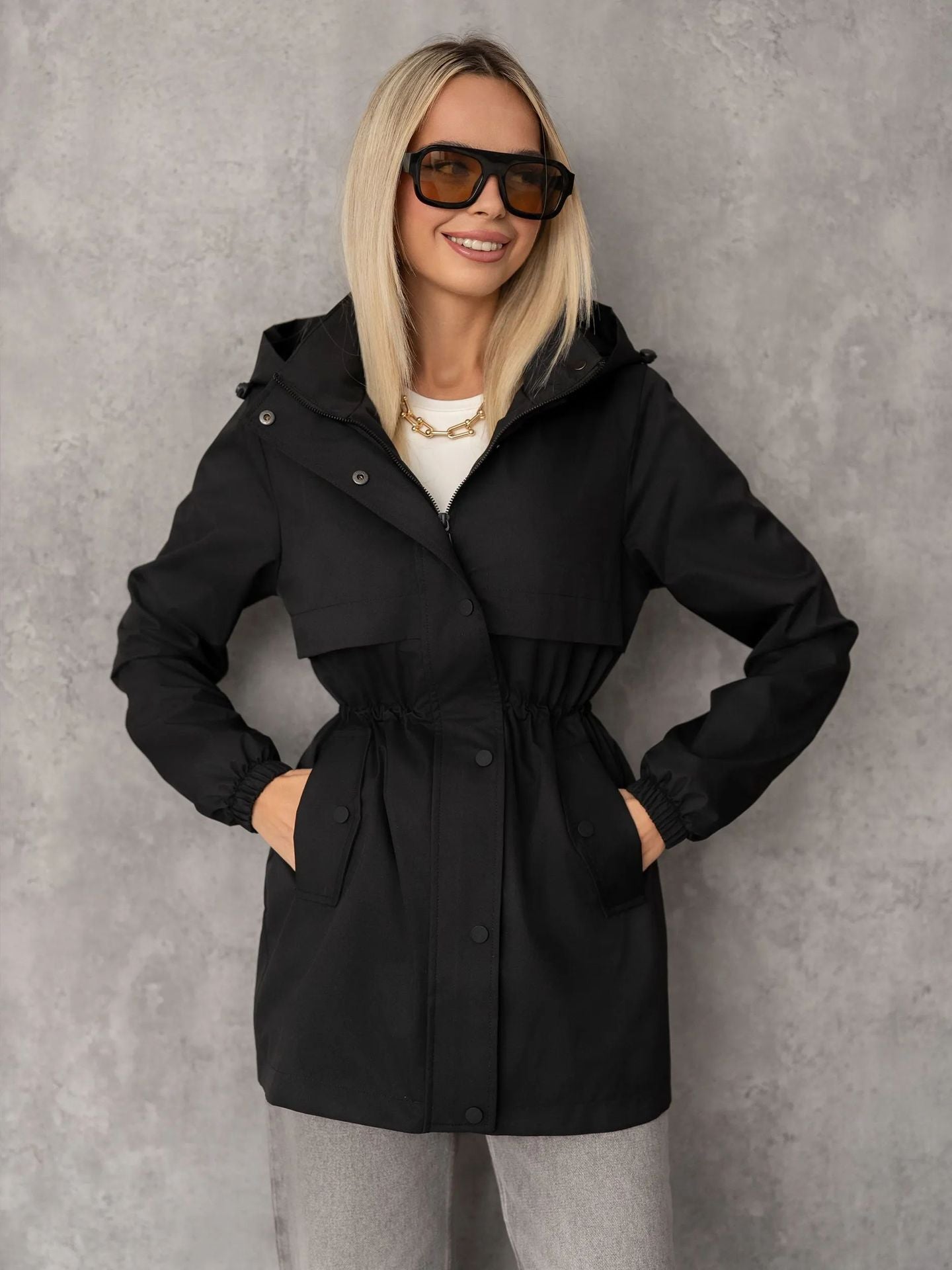 Chaqueta deportiva de mujer con capucha: informal, cómoda y versátil
