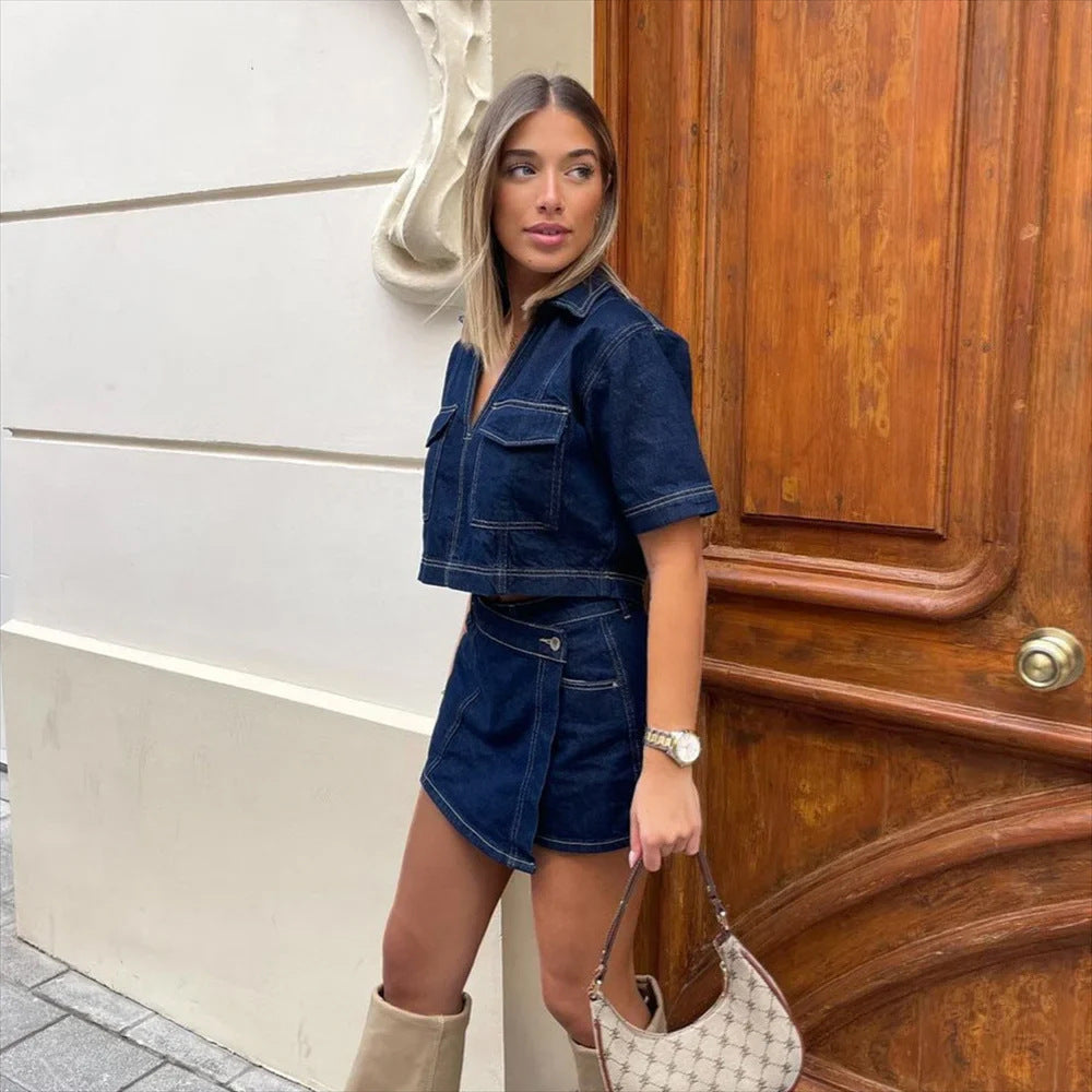 Set top in denim da donna con gonna-pantaloncino