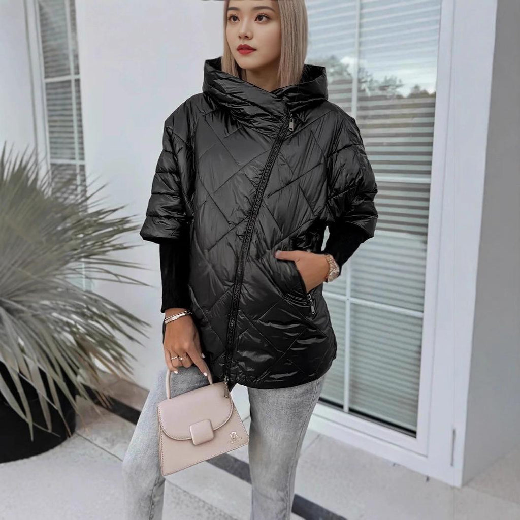 Giacca Puffer Donna con Cappuccio e Zip – Elegante Stile Patchwork Invernale