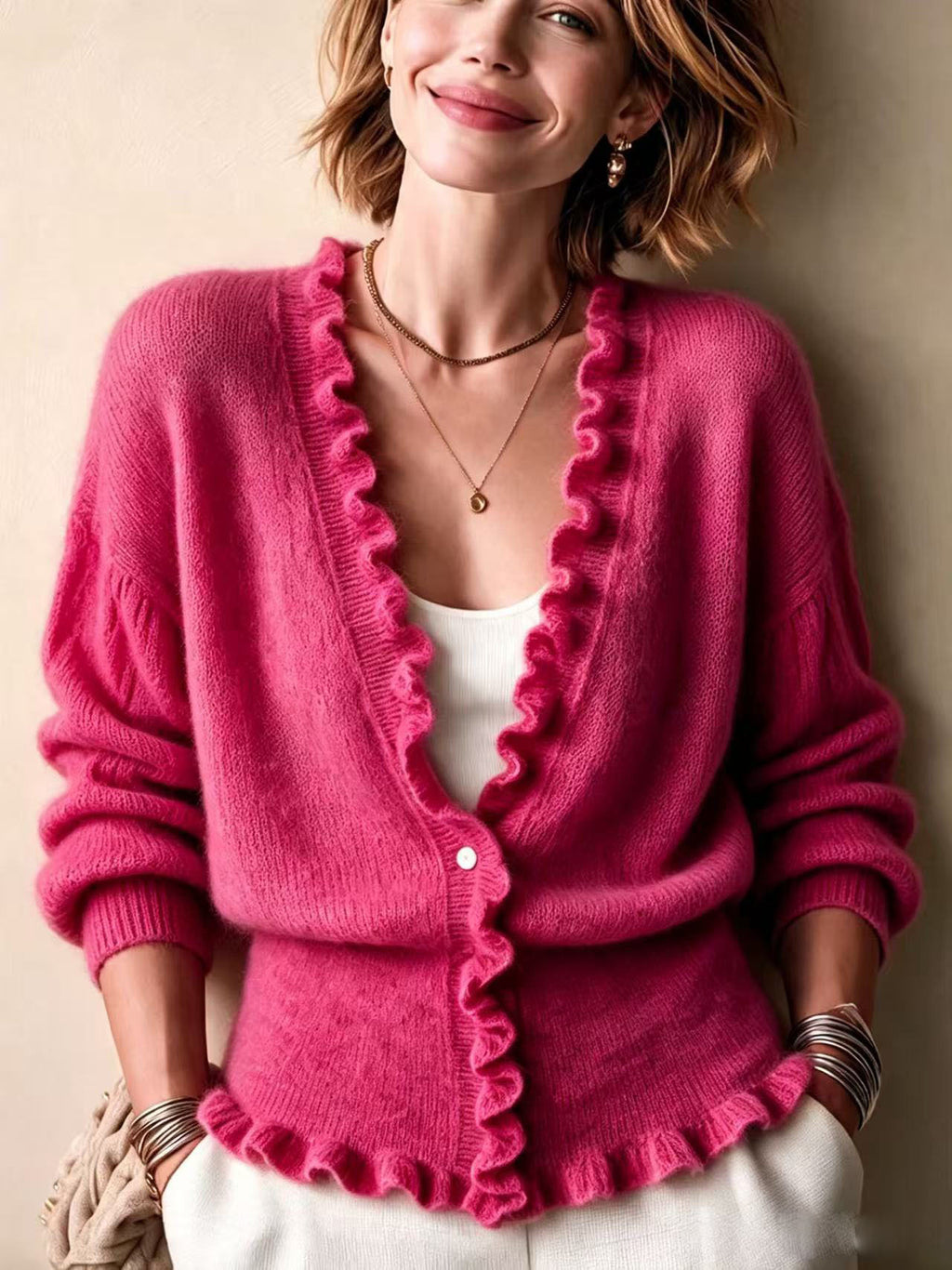 Cardigan donna con scollo a V e orlo volant - Morbido e femminile