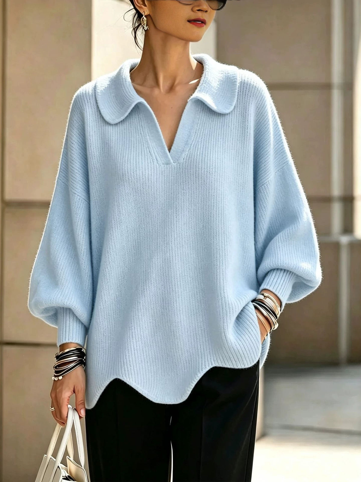 Damesweater med V-hals og ballonærmer - Afslappet og feminin