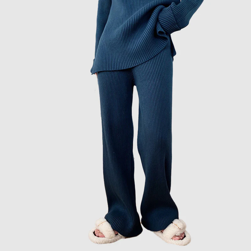 Completo da donna in maglia a coste composto da due pezzi - maglione comodo e pantaloni a gamba larga