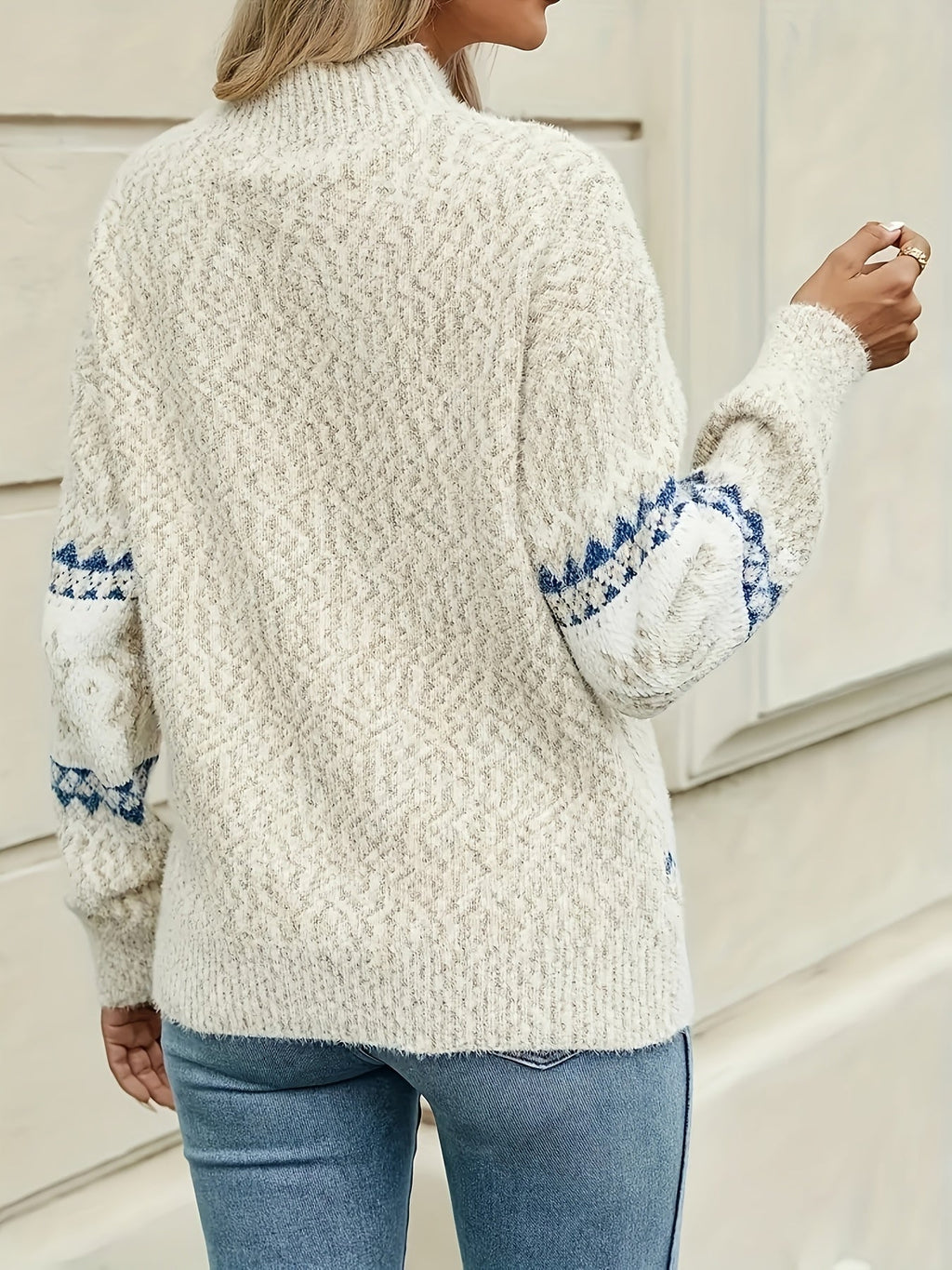 Women's Christmas sweater with a Fair Isle pattern - Warm and cozy