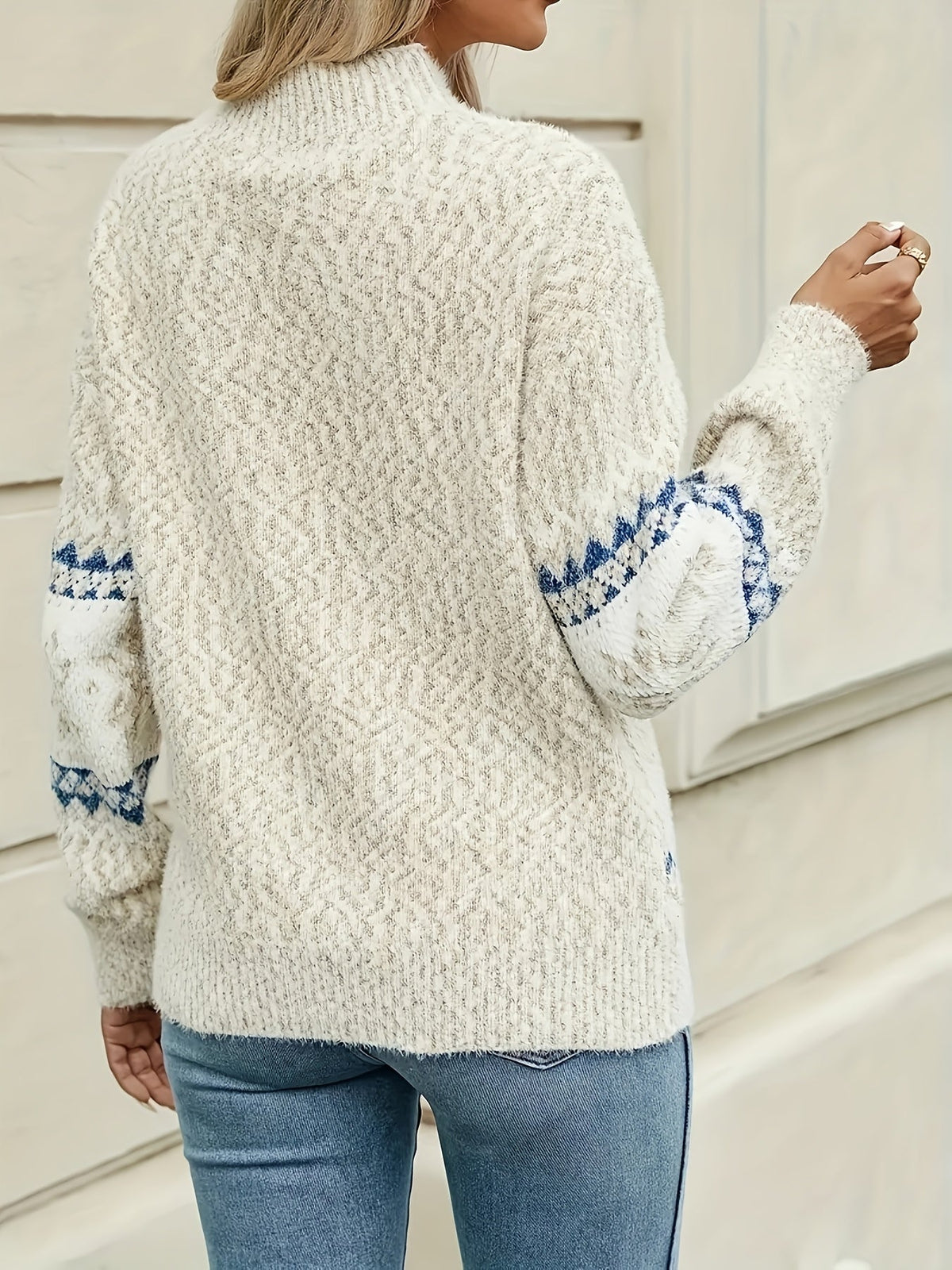 Women's Christmas sweater with a Fair Isle pattern - Warm and cozy
