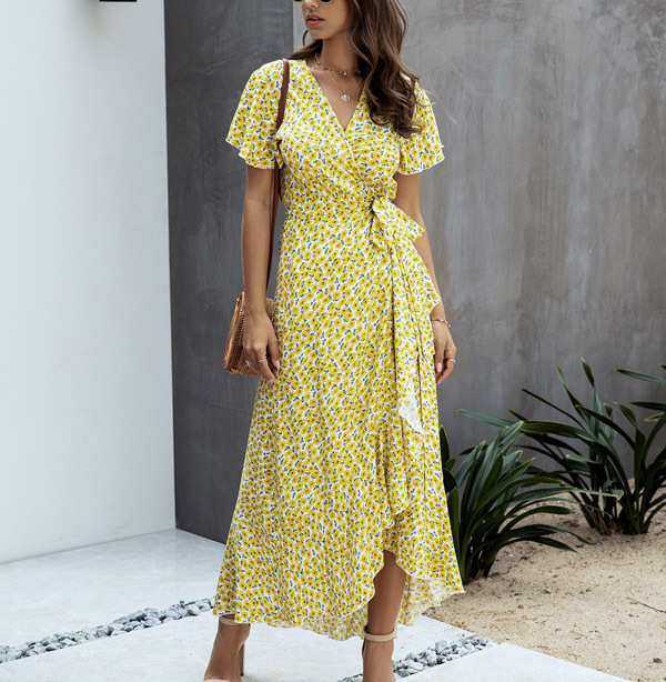 Elegante abito floreale avvolgente da donna – Stile estivo con volant