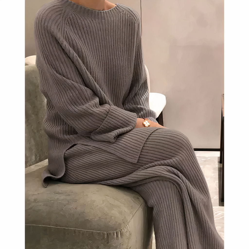Set casual di maglione e pantaloni lavorati a maglia