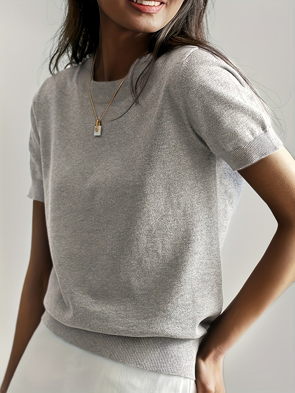 Maglietta donna a maniche corte in maglia – stile casual elegante