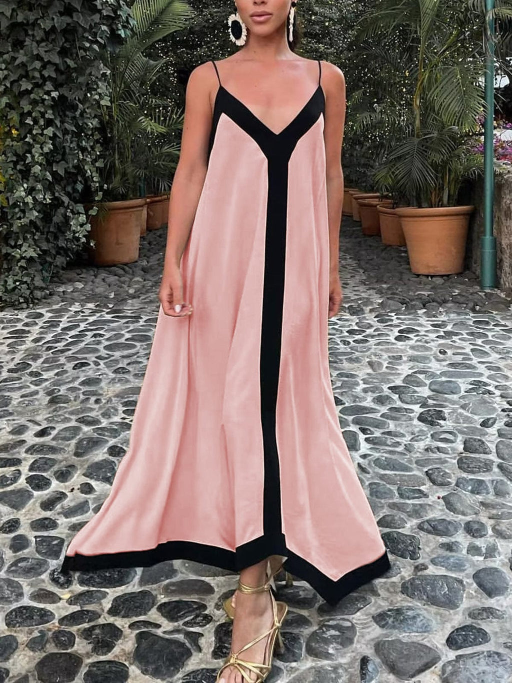 Elegante abito lungo con spalline sottili da donna – scollo a V e taglio fluido