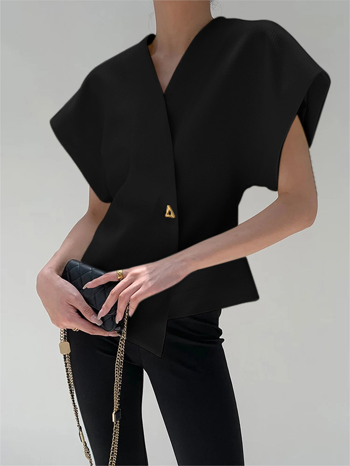 Top donna con scollo a V elegante - Fluido e raffinato
