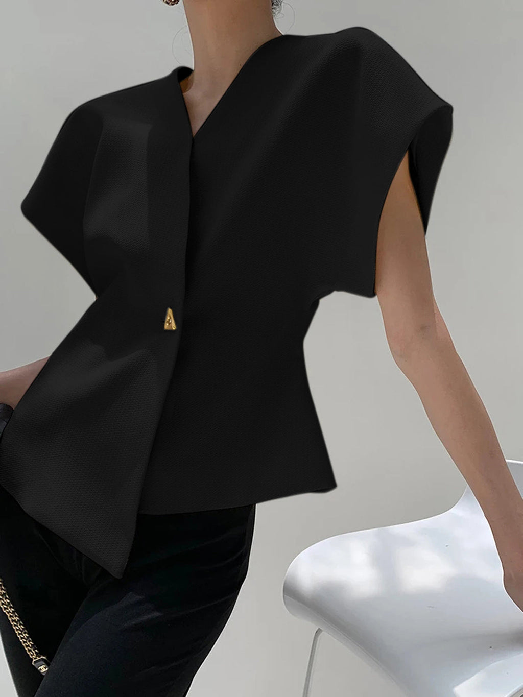Top donna con scollo a V elegante - Fluido e raffinato