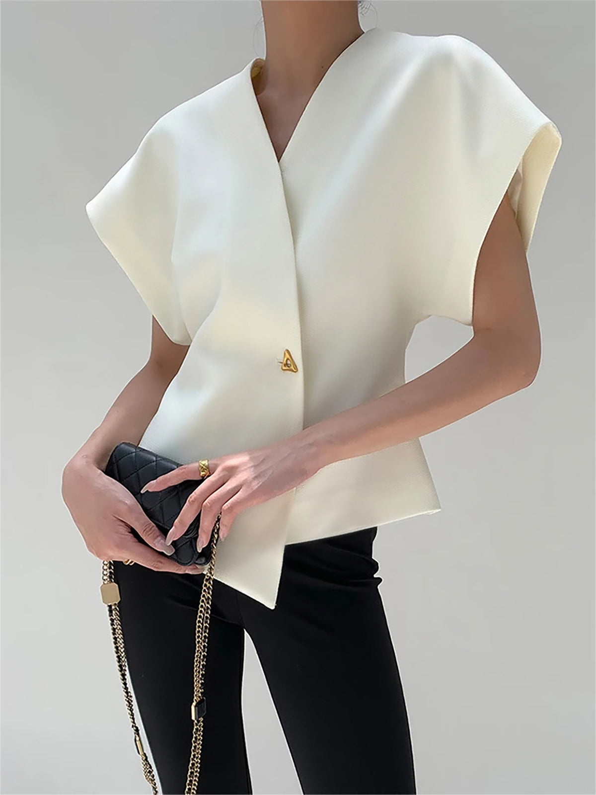 Top donna con scollo a V elegante - Fluido e raffinato