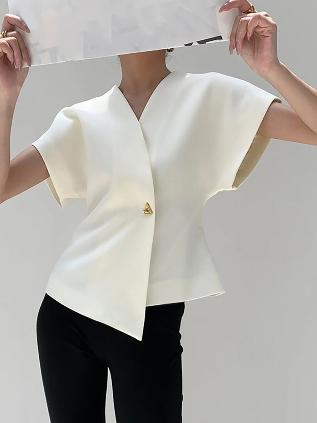 Top donna con scollo a V elegante - Fluido e raffinato