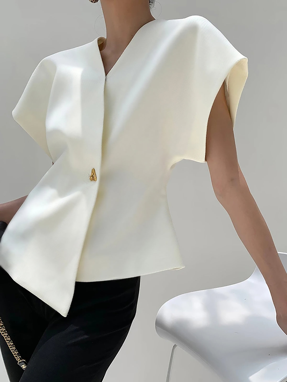 Top donna con scollo a V elegante - Fluido e raffinato