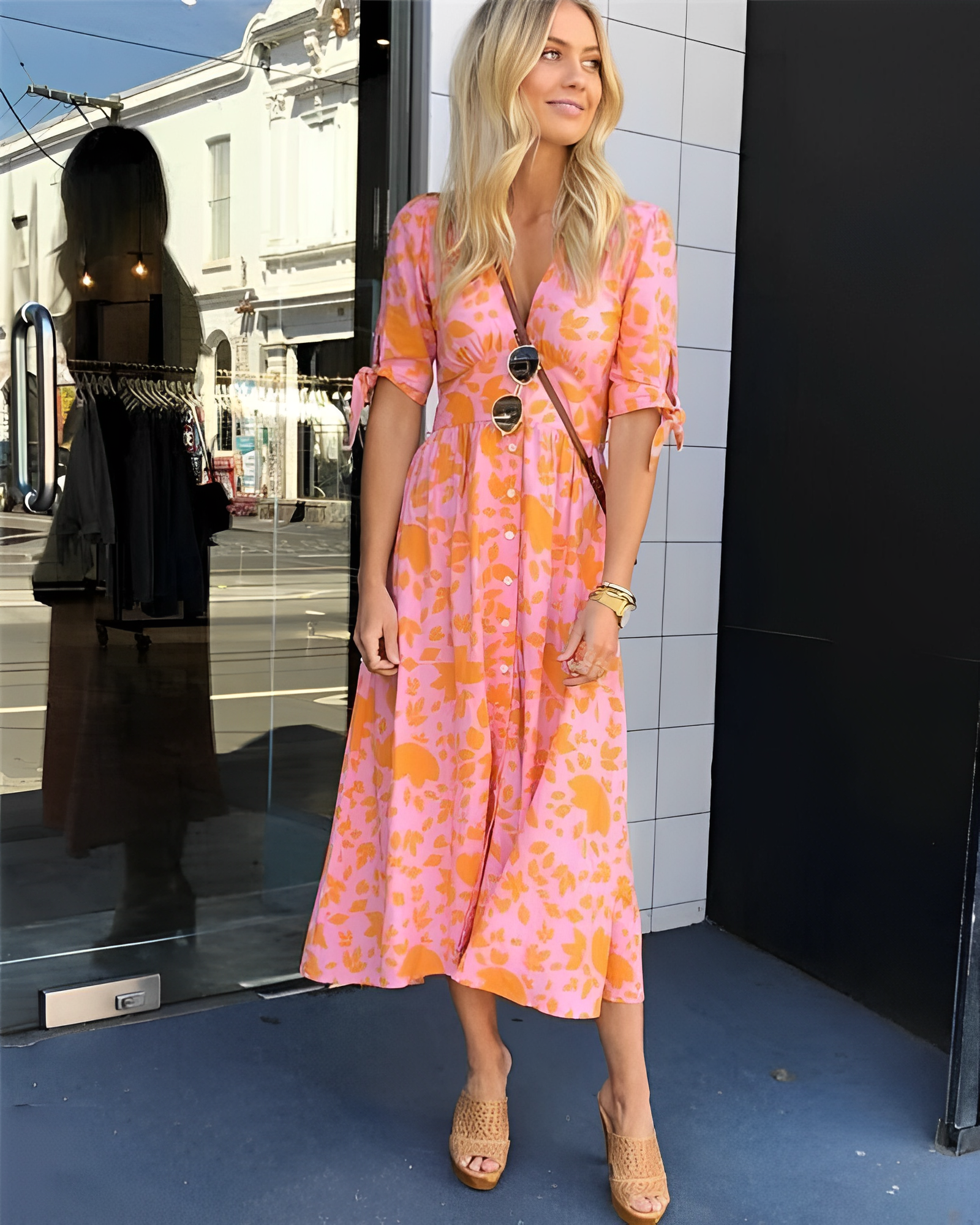 Elegante abito midi da donna con stampa floreale colorata – Stile estivo con scollo a V