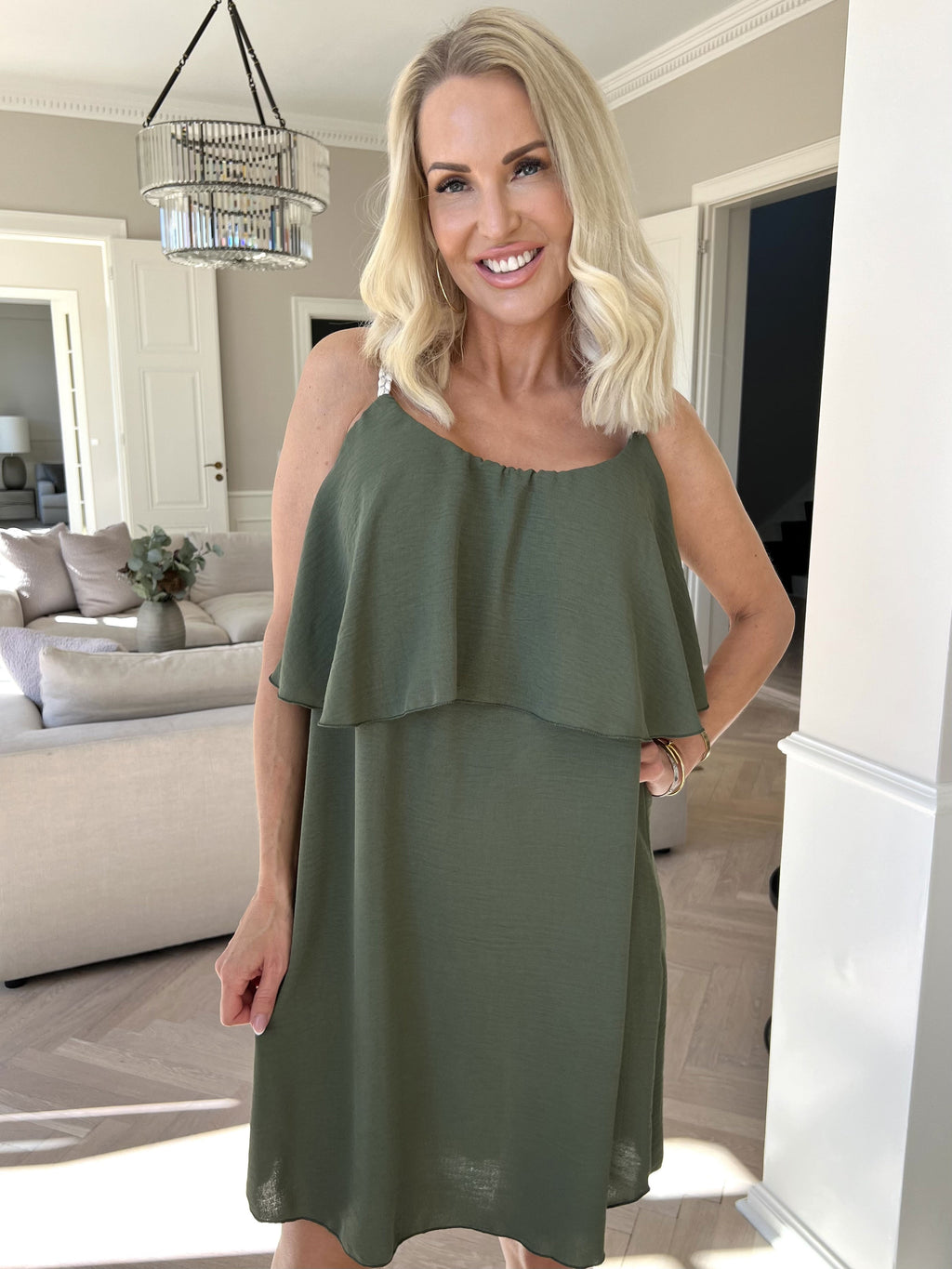 Elegante abito midi con spalline sottili da donna – Leggero e confortevole