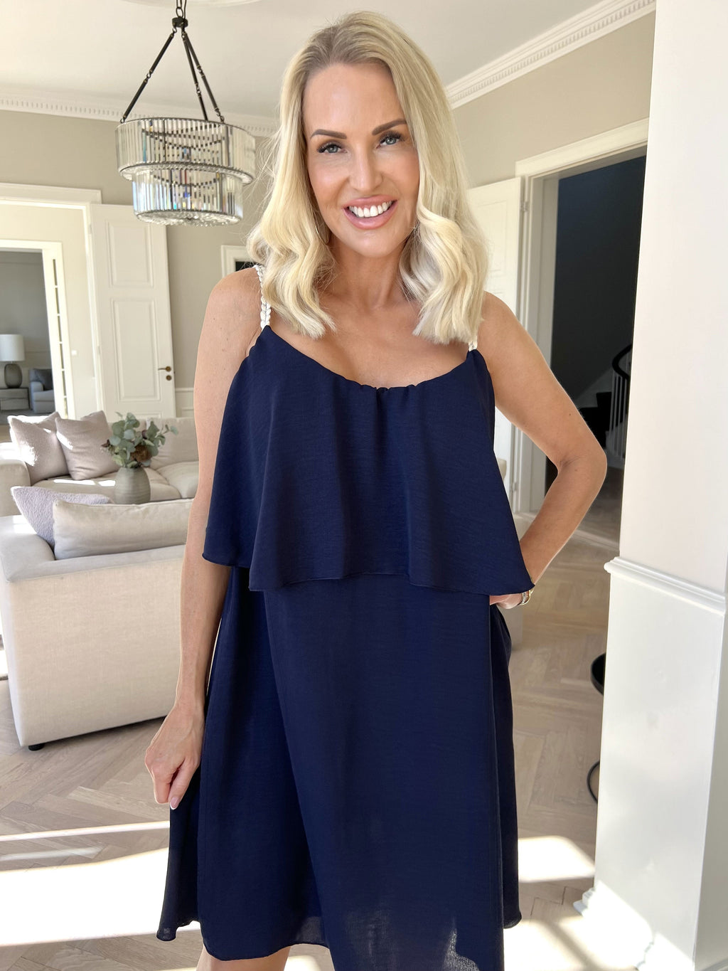 Elegante abito midi con spalline sottili da donna – Leggero e confortevole