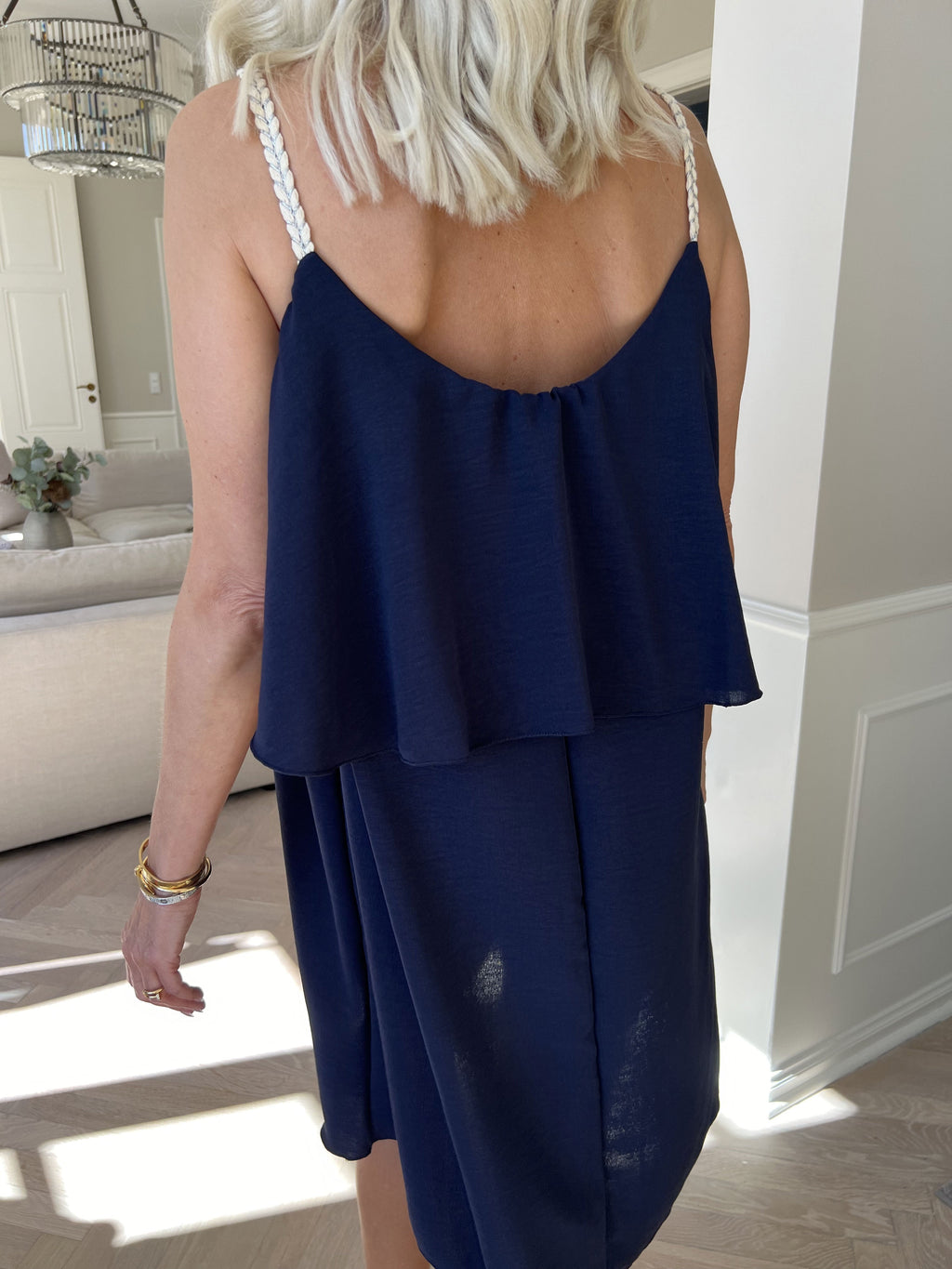 Elegante abito midi con spalline sottili da donna – Leggero e confortevole