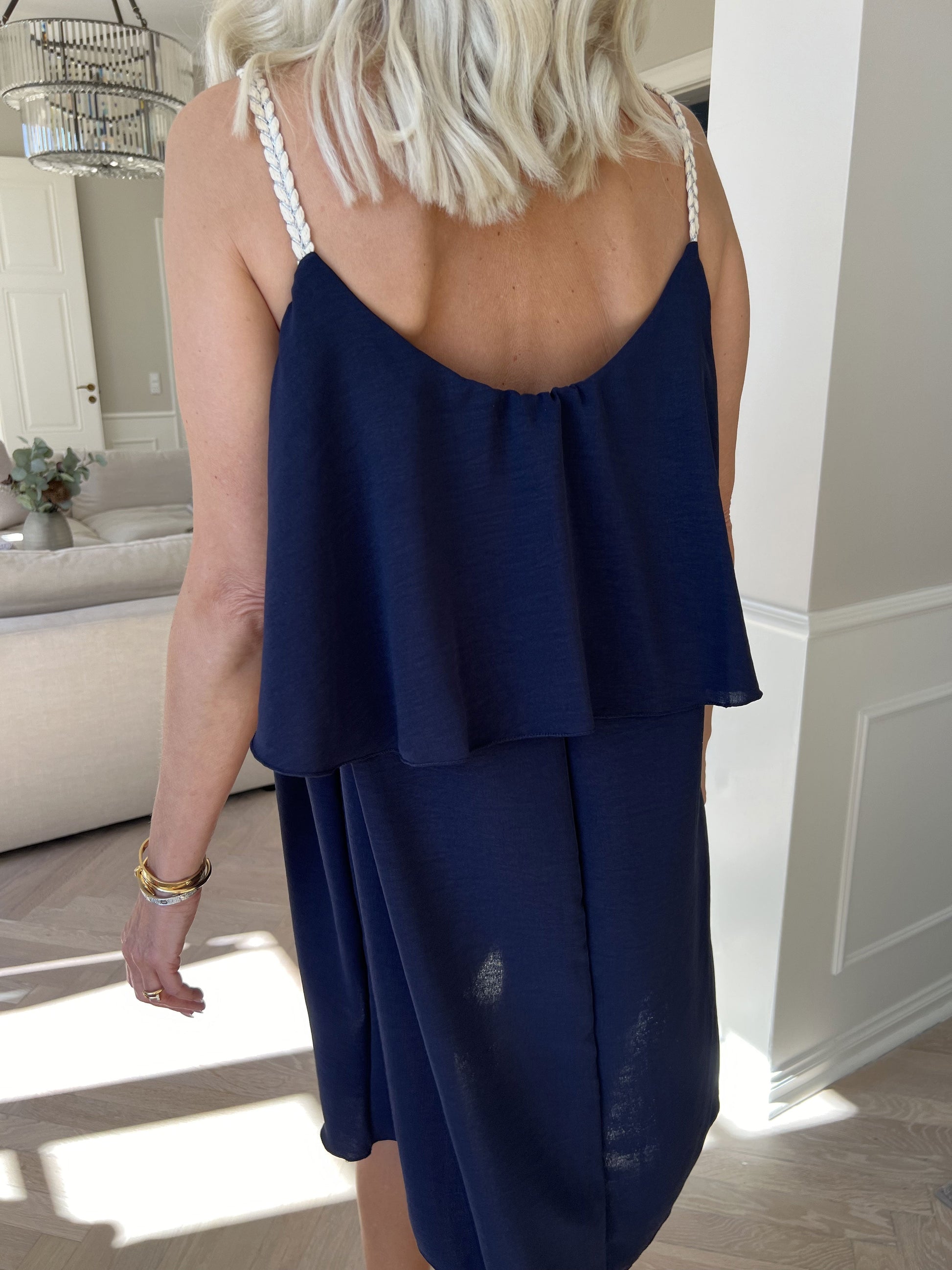 Elegante abito midi con spalline sottili da donna – Leggero e confortevole