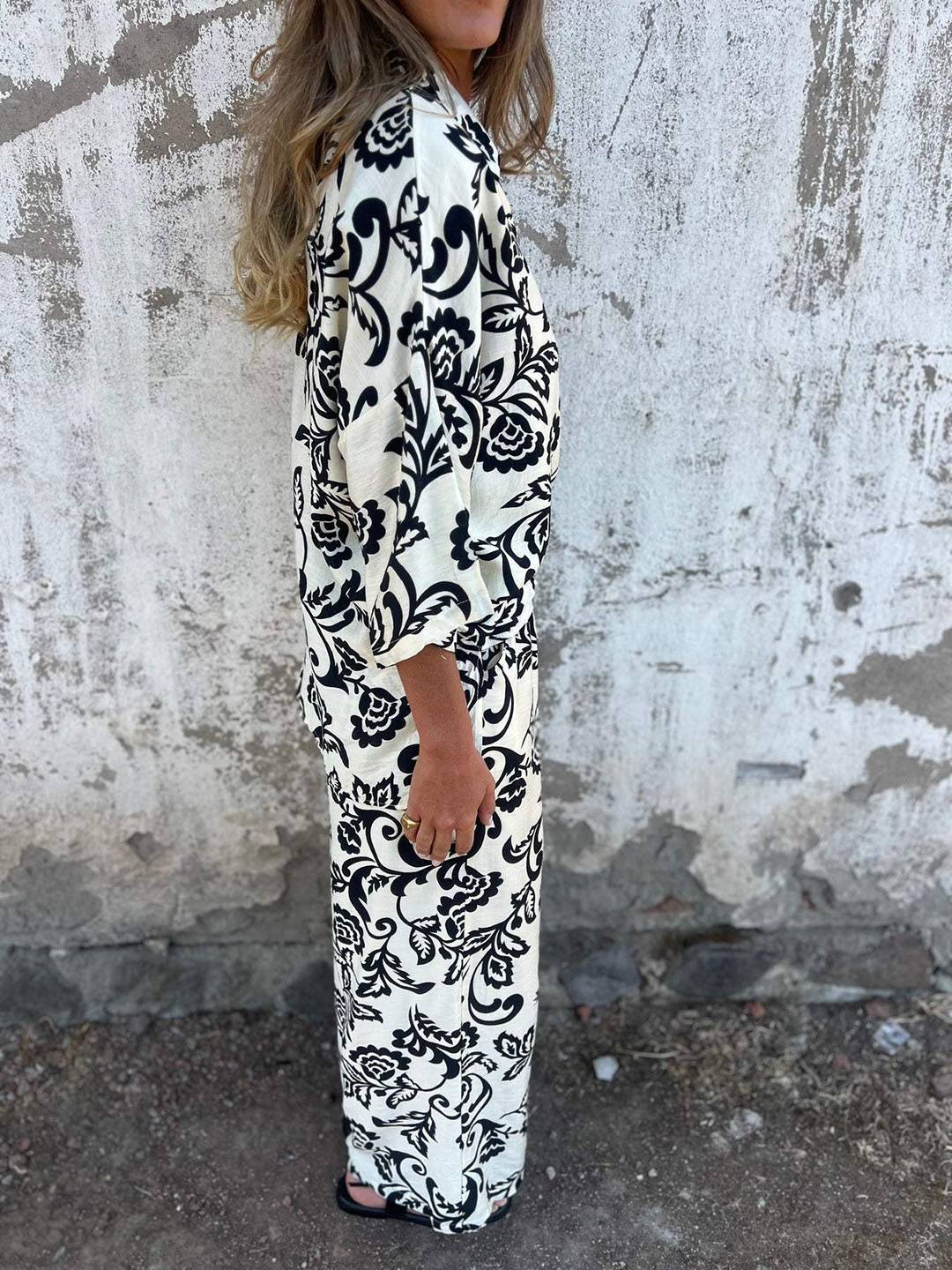 Completo casual in due pezzi con motivo a foglie e pantaloni a gamba larga