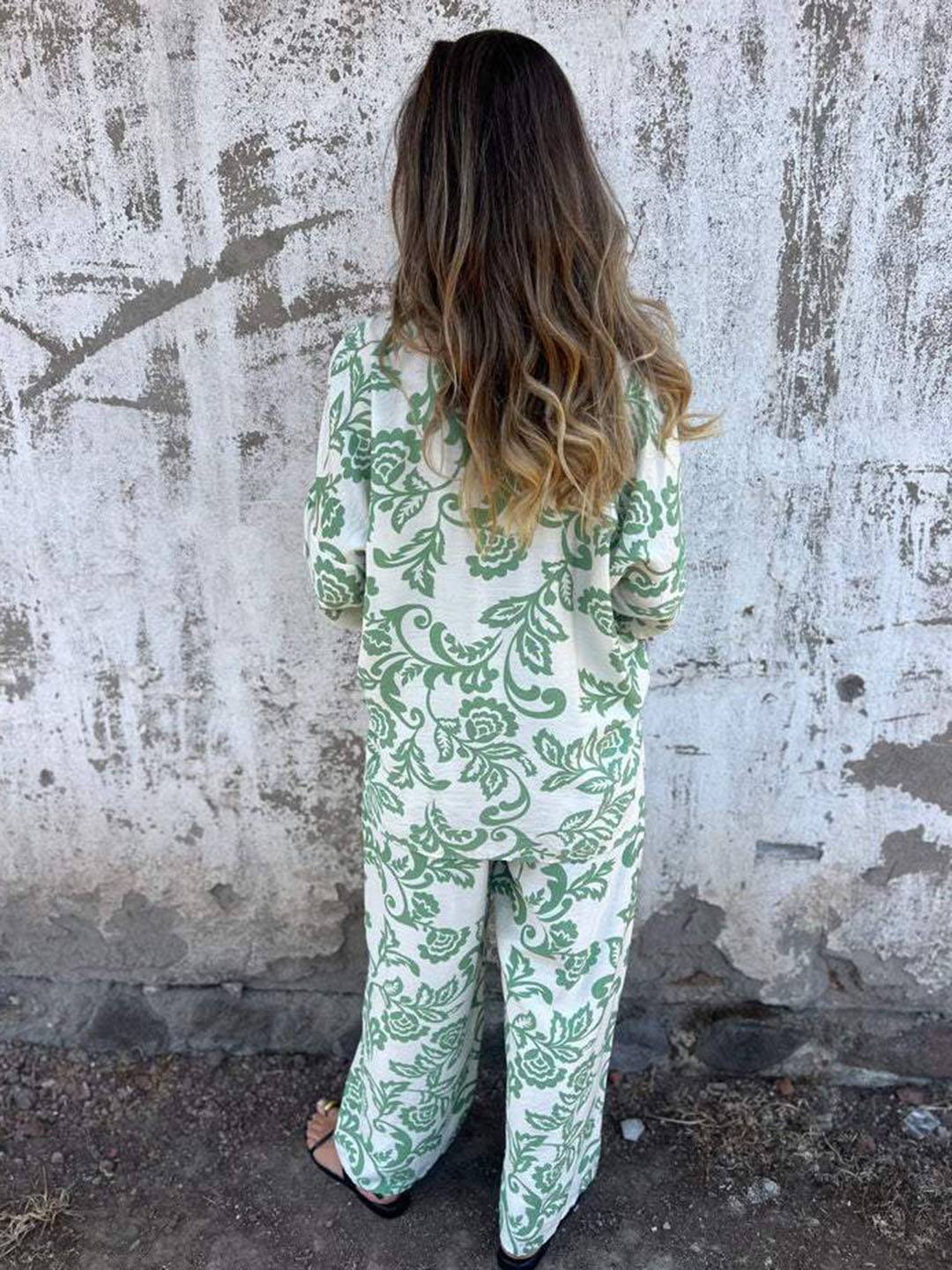 Completo casual in due pezzi con motivo a foglie e pantaloni a gamba larga