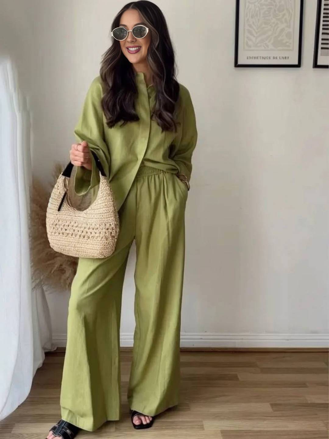 Completo composto da camicia ampia e pantaloni larghi in materiale leggero