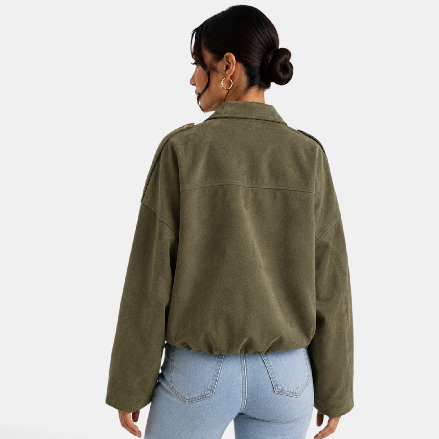 Chaqueta de mujer de ante otoñal: estilo elegante, suave y refinado