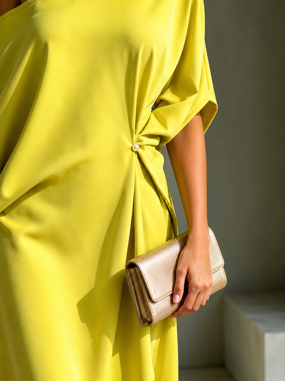 Abito asimmetrico da donna elegante - Fluido e luminoso