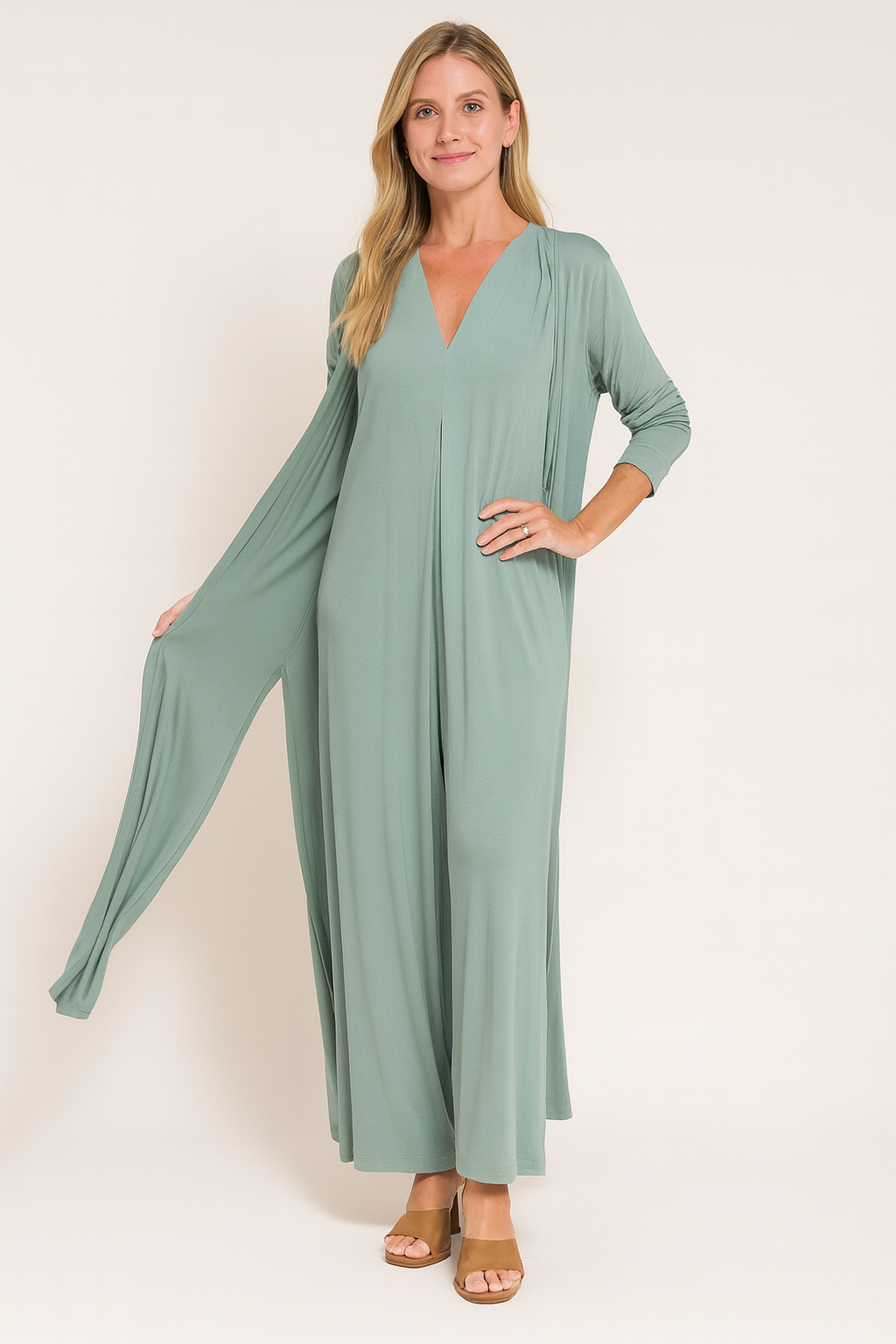 Elegante completo da donna composto da due pezzi - abito estivo e kimono a maniche lunghe