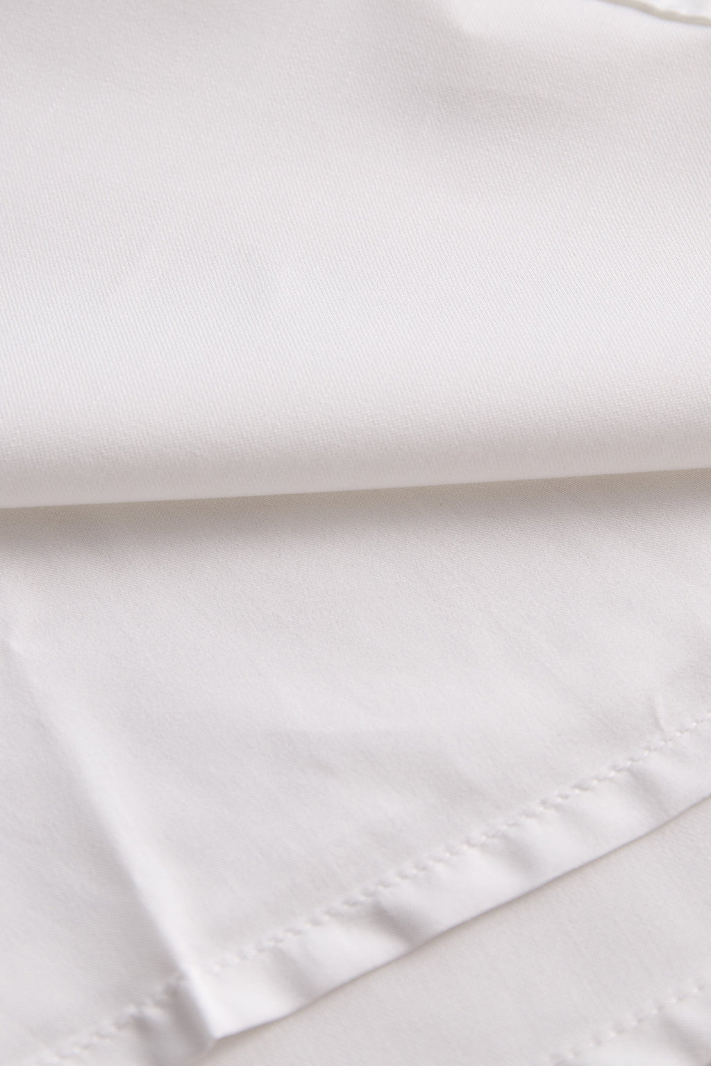 Camicetta bianca senza maniche con scollo all'americana – Top elegante con finiture a contrasto
