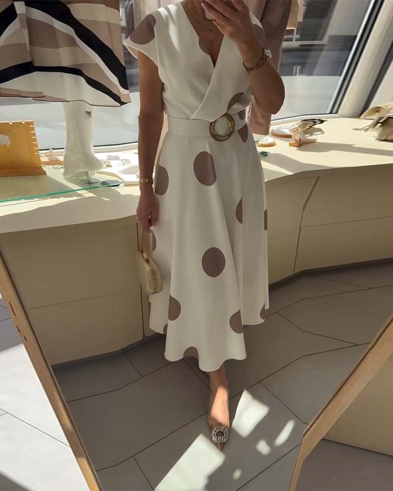 Abito da donna a pois con scollo a V - Femminile e valorizzante