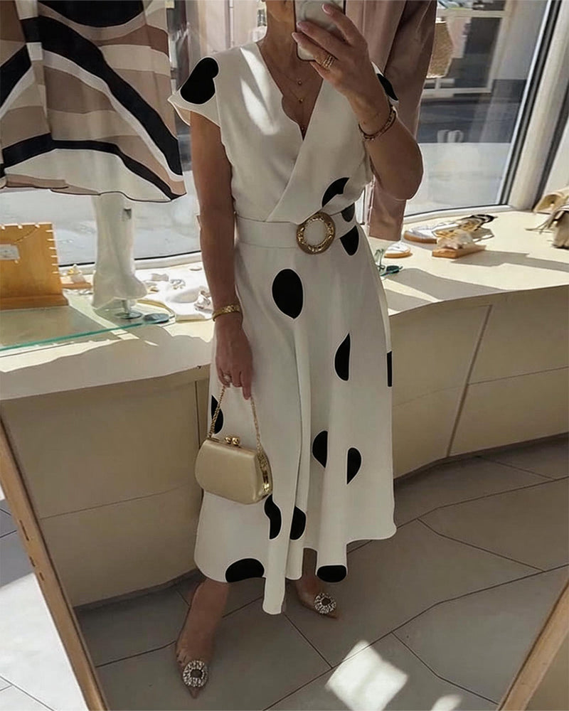 Abito da donna a pois con scollo a V - Femminile e valorizzante